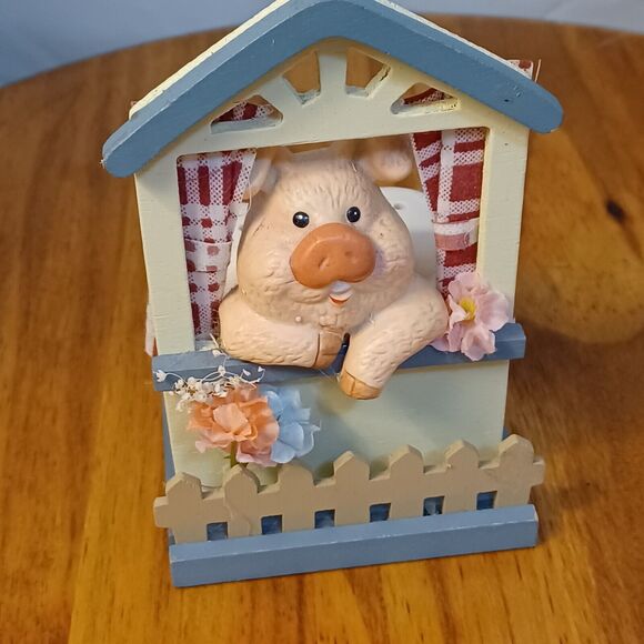 Country Piggy On A Wood Windowsill Picket Fence Ceramic Salt Pepper Shakers - Picture 1 of 7